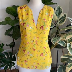 Happy floral sleeveless top🌸🌼